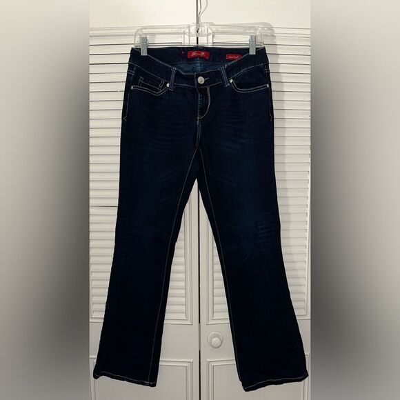 Seven7 Women’s Rhinestone Pocket Dark Wash Petite Low Rise Bootcut Jeans Size 6P - Picture 2 of 12